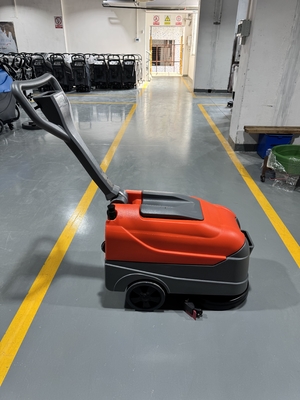 Puissants lave-pieds compacts et flexibles pour le nettoyage dans des espaces étroits et de petites surfaces